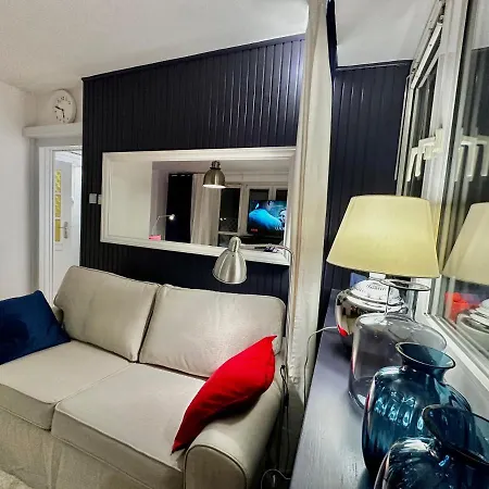 Sawa 5 Metro Wifi 70'tv Netflix Hbo Disney+ Appletv+ Βαρσοβία