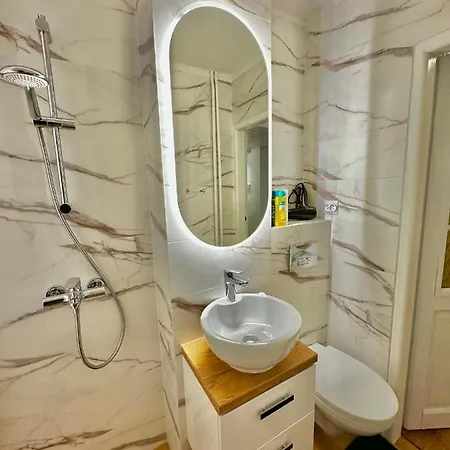 Διαμέρισμα Sawa 5 Metro Wifi 70'tv Netflix Hbo Disney+ Appletv+ Βαρσοβία