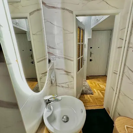 Διαμέρισμα Sawa 5 Metro Wifi 70'tv Netflix Hbo Disney+ Appletv+ Βαρσοβία